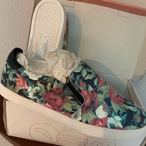 Easy spirit slip on flats floral pattern new in box NIB size 12 W